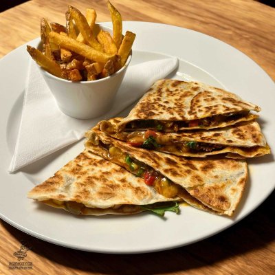 Quesadilla s trhaným hovězím, domácí hranolky